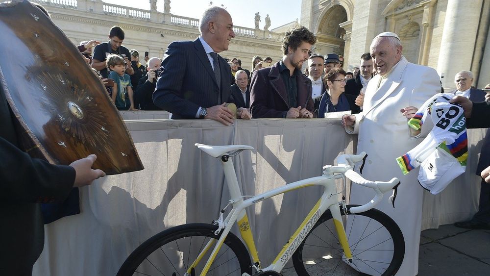 Papa leiloa bicicleta