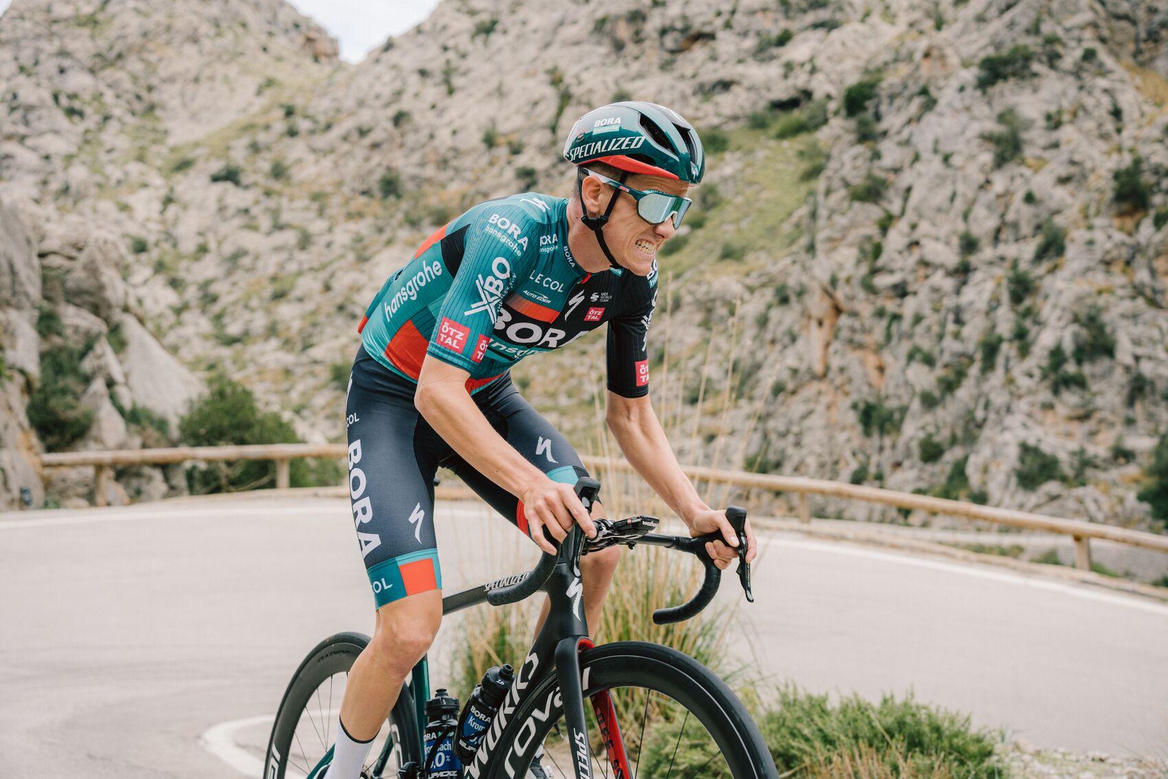 Equipamento da BORA-hansgrohe inspirado no que venceu o Giro mas